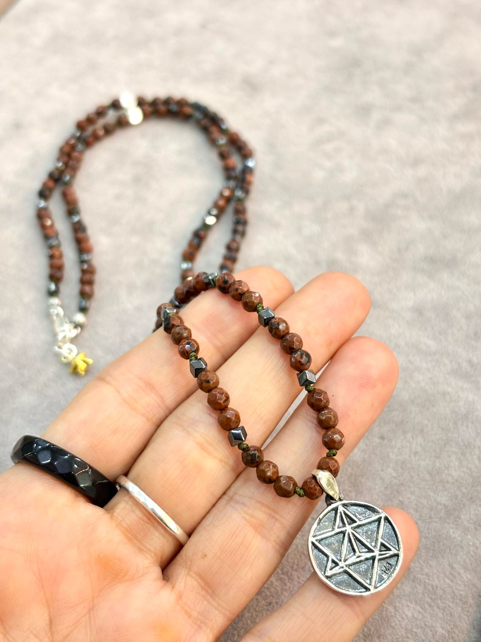 dogal-tas-kolye-obsidyen-hematit-gumus-sarmal-desenli-taki-enerji-koruyucu-aksesuar-ayshe-dogaltas-ankara